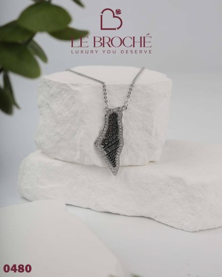 قلادة من LE BROCHE